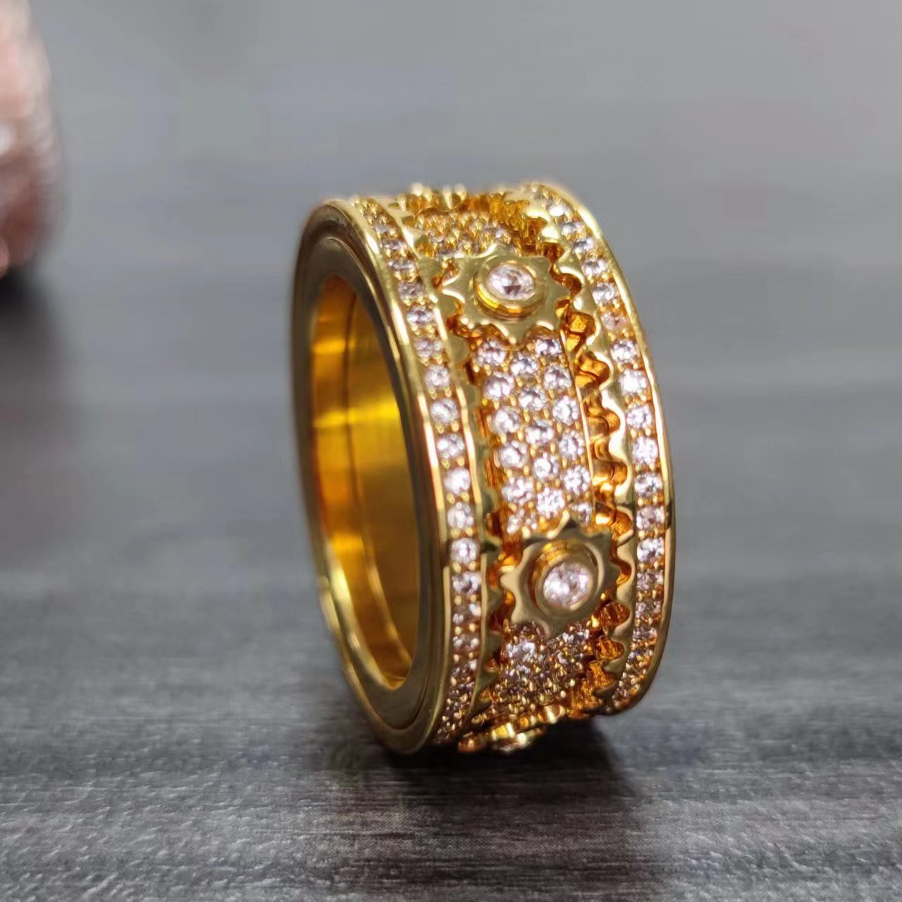 Inlaid stone inlaid with gypsophila diamond gear rotating men and women vibrato the same ring - Image 9