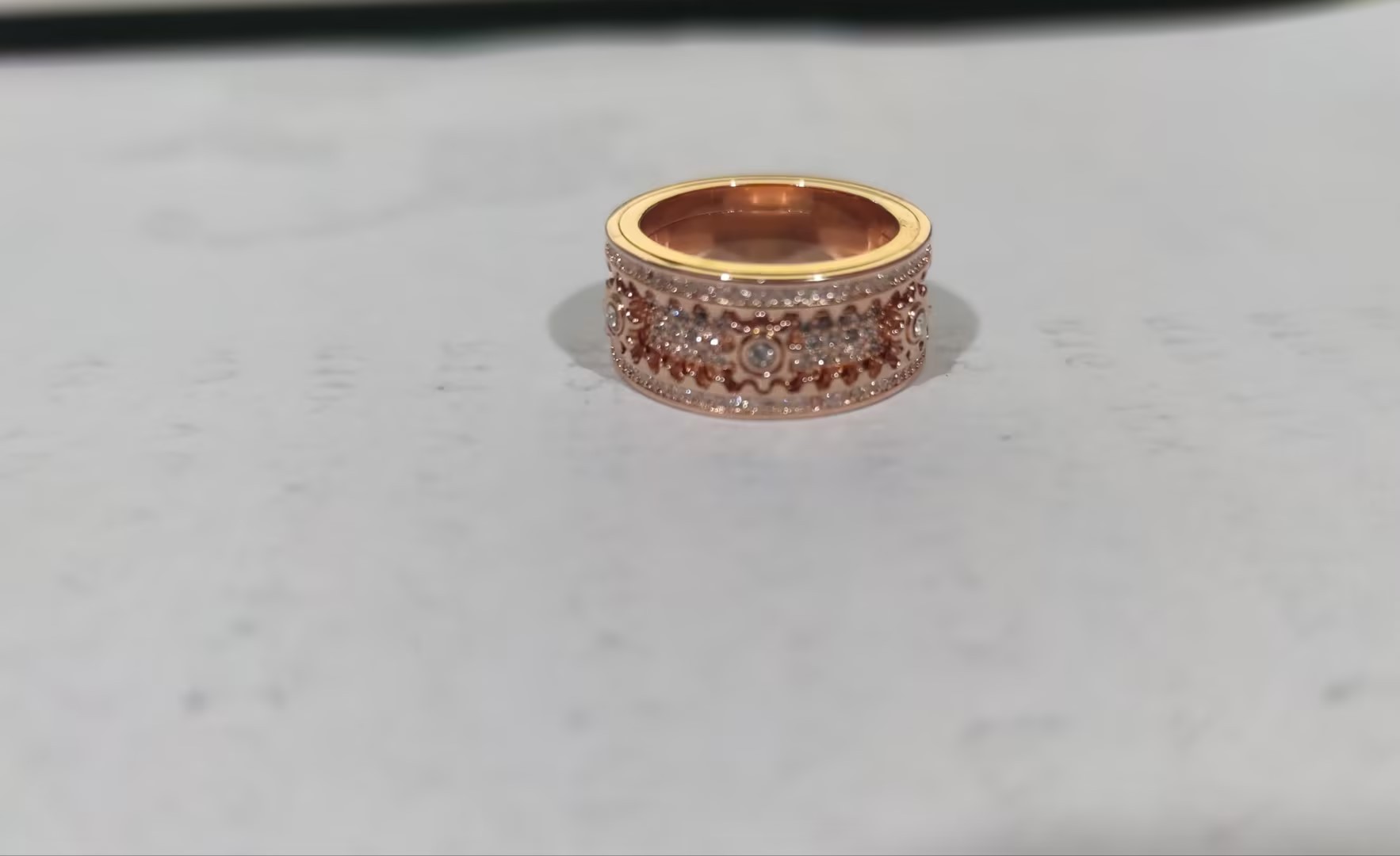 Inlaid stone inlaid with gypsophila diamond gear rotating men and women vibrato the same ring - Image 8